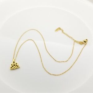 Elegant Gold Celtic Knot Necklace